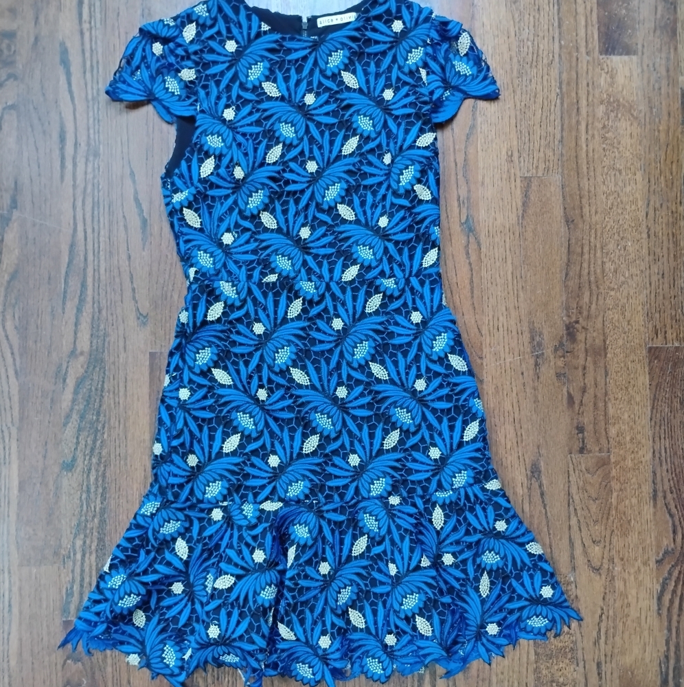 Alice + Olivia Imani Cap Sleeve Blue And Silver Formal Dress